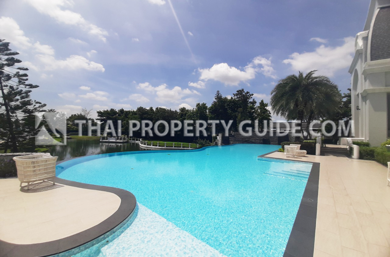 House with Shared Pool in Other 